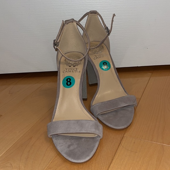 NEW VINCE CAMUTO HEELS - Picture 3 of 4